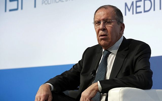 Le ministre russe aux Affaires étrangères Sergey Lavrov lors de la conférence des dialogues méditerranéens à Rome, le 23 novembre 2018 (Crédit : AP Photo/Alessandra Tarantino) Le ministre russe aux Affaires étrangères Sergey Lavrov lors de la conférence des dialogues méditerranéens à Rome, le 23 novembre 2018 (Crédit : AP Photo/Alessandra Tarantino)