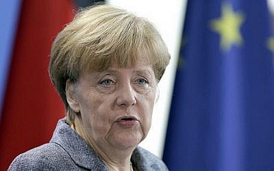 La chancelière allemande Angela Merkel s'exprime après une réunion du comité de la coalition sur les réfugiés en Europe, Berlin, Allemagne, lundi 7 septembre 2015 (Michael Sohn/AP)