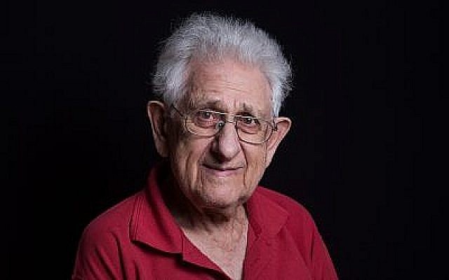 L'ancien député Elyakim Haetzni dans sa maison à Kiryat Arba, près d'Hébron en Cisjordanie, le 11 septembre 2016. (Crédit : Hadas Parush/Flash90) L'ancien député Elyakim Haetzni dans sa maison à Kiryat Arba, près d'Hébron en Cisjordanie, le 11 septembre 2016. (Crédit : Hadas Parush/Flash90)