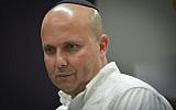 Le maire d'Ashkelon, Itamar Shimoni, arrive au tribunal de district de Tel Aviv le 14 février 2017. (Flash90)