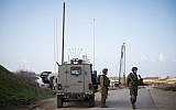 Des soldats israéliens montent la garde à Nahal Oz, dans le sud d'Israël, près de la frontière avec Gaza, le 12 novembre 2018 (Crédit : Hadas Parush/FLASH90)
