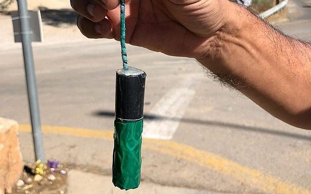 Un dispositif explosif présumé dans un jardin d'enfants du sud d'Israël, le 1er novembre 2018. (Crédit : Conseil municipal d'Eshkol)