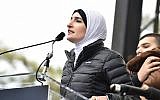 Linda Sarsour lors de la Women's March à Washington, DC, le 21 janvier 2017. (Crédit : Theo Wargo / Getty Images via JTA)