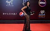 L'actrice égyptienne Rania Youssef pose sur le tapis rouge pour la cérémonie de clôture de la 40e édition du festival du film au caire, le 29 novembre 2018. (Crédit : Suhail SALEH / AFP)
