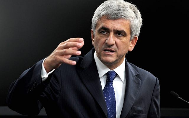 Hervé Morin, en 2010 au Pentagone. Il était alors ministre de la Défense. (Crédit: R. D. Ward/Wikimedia Commons) Hervé Morin, en 2010 au Pentagone. Il était alors ministre de la Défense. (Crédit: R. D. Ward/Wikimedia Commons)