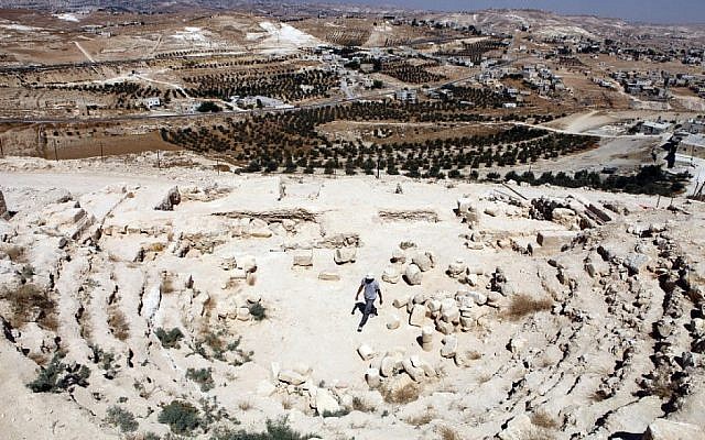 La forteresse d'Hérodion, dans la région du Gush Etzion, en 2010. (Crédit : Abir Sultan/FLASH90)