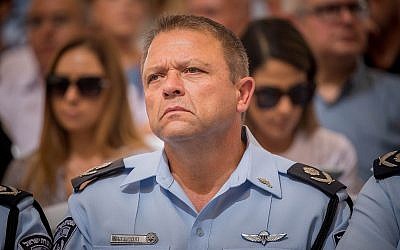 Le chef de la police par intérim Motti Cohen lors d'une cérémonie marquant la nouvelle année juive au siège de la police israélienne de Jérusalem, le 5 septembre 2018 (Crédit : Yonatan Sindel/Flash90)