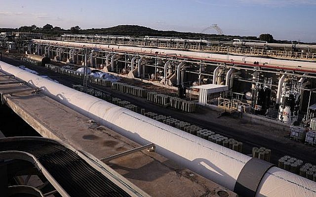 L'usine de désalinisation de Sorek, au sud de Tel Aviv, le 22 novembre 2018 (Crédit :  Isaac Harari/Flash90)