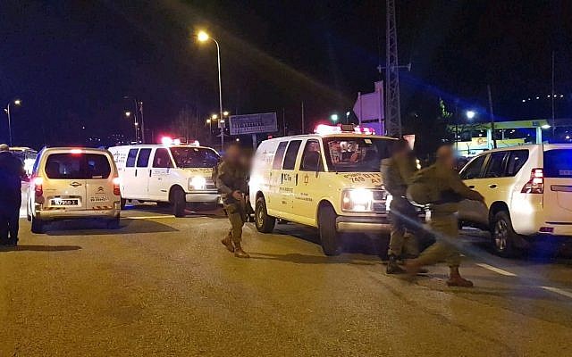 La scène de l'attentat terroriste à l'extérieur de l'implantation d'Ofra, en Cisjordanie, le 9 décembre 2018. (Magen David Adom)
