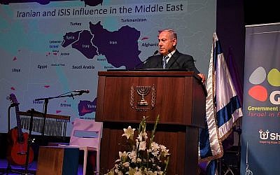Le Premier ministre Benjamin Netanyahu s'adresse à des journalistes étrangers à Jérusalem le 12 décembre 2018. (Crédit : Haim Zach / GPO)