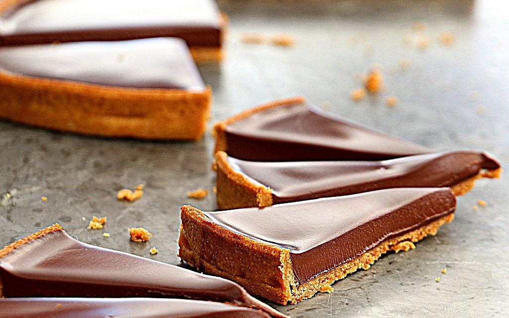 La tarte au chocolat de Jacques Genin. (Crédit : Sharon Heinrich/Paris Chez Sharon)