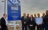 De gauche à droite : Chaim Silberstein, Raphael Ish-Ran,la ministre de la Culture Miri Regev, le président du conseil régional de Binyamin Yisrael Gantz et Avichai Boaron  à  l'inauguration de Havat Amona, le 23 décembre 2018. (Crédit  : Eli Sabati)