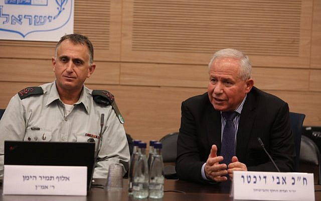 Le général de division Tamir Hyman, (à gauche), chef du renseignement militaire, prend la parole devant la puissante Commission des affaires étrangères et de la défense de la Knesset, aux côtés de son président, M. Avi Dichter, le 11 décembre 2018. (Yitzhak Harari/Knesset) Le général de division Tamir Hyman, (à gauche), chef du renseignement militaire, prend la parole devant la puissante Commission des affaires étrangères et de la défense de la Knesset, aux côtés de son président, M. Avi Dichter, le 11 décembre 2018. (Yitzhak Harari/Knesset)