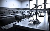 Une salle d'audience dans un tribunal. Photo d'illustration (Crédit : tomloel/iStock via Getty images)