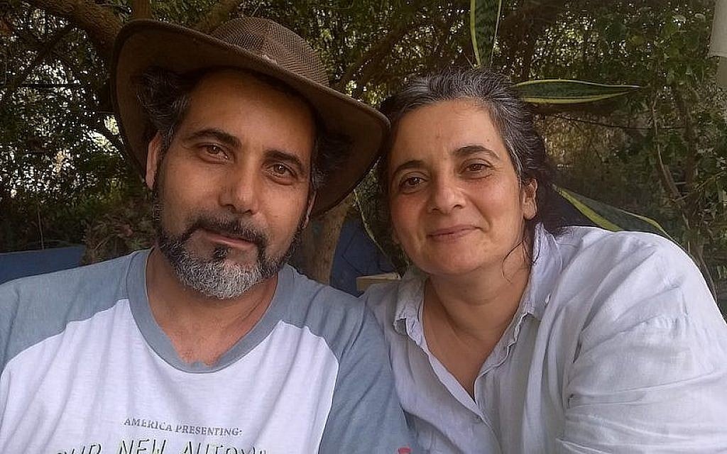 Yakub Barhum et Michal Baranes ont construit une vie et un restaurant prospère, "Majda", dans un petit village arabo-israélien, mais ils envisagent de partir à l'étranger après les récentes tensions entre juifs et arabes en Israël. (Ben Sales) Yakub Barhum et Michal Baranes ont construit une vie et un restaurant prospère, "Majda", dans un petit village arabo-israélien, mais ils envisagent de partir à l'étranger après les récentes tensions entre juifs et arabes en Israël. (Ben Sales)