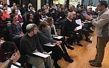 Le rabbin David Ingber donne cours à Romemu, à New York en mars 2016. (Crédit : Scott Osman via JTA)