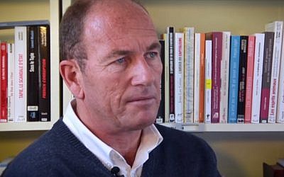 Etienne Chouard en 2014 (Crédit: La Mutinerie/Wikimedia Commons)