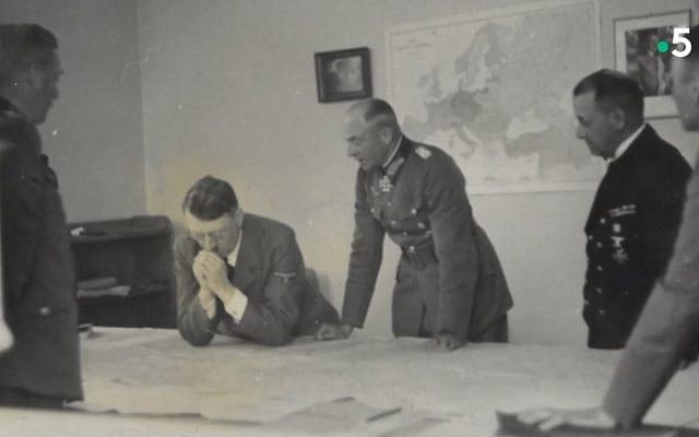 Capture d'écran d'un documentaire de France 5 sur les négociations de l'armistice signé le 22 juin 1940 avec l'Allemagne dans la clairière de Rethondes (Oise). (Crédit : France 5) Capture d'écran d'un documentaire de France 5 sur les négociations de l'armistice signé le 22 juin 1940 avec l'Allemagne dans la clairière de Rethondes (Oise). (Crédit : France 5)