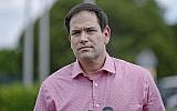 Le sénateur américain Marco Rubio prend la parole lors d'une conférence de presse devant le Homestead Temporary Shelter for Unaccompanied Children, le 22 juin 2018, à Homestead, Floride. (AP Photo/Brynn Anderson)