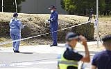 Les enquêteurs de police sur les lieux où l'étudiante israélienne Aiia Maasarwe a été retrouvée morte à Melbourne, en Australie, le 16 janvier 2019 (Crédit :  Stefan Postles/AAP Image via AP)