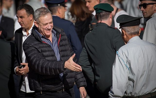L'ancien chef d'état-major Benny Gantz à la cérémonie d'intronisation de son remplaçant Aviv Kochavi au siège de l'armée israélienne à Tel Aviv, le 15 janvier 2019 (Crédit : Noam Revkin Fenton/Flash90) L'ancien chef d'état-major Benny Gantz à la cérémonie d'intronisation de son remplaçant Aviv Kochavi au siège de l'armée israélienne à Tel Aviv, le 15 janvier 2019 (Crédit : Noam Revkin Fenton/Flash90)