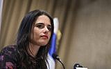 La ministre de la Justice Ayelet Shaked assiste à une conférence du barreau d'Israël à Jérusalem le 17 janvier 2019 (Noam Rivkin Fenton/Flash90)