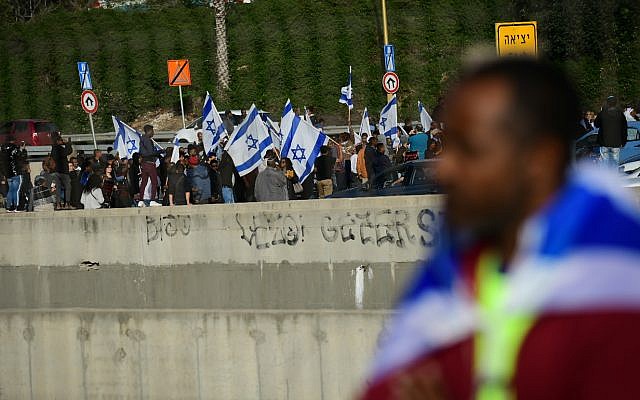 Des Éthiopiens israéliens manifestent contre la violence policière, le 30 janvier 2019. (Crédit : Tomer Neuberg/Flash90) Des Éthiopiens israéliens manifestent contre la violence policière, le 30 janvier 2019. (Crédit : Tomer Neuberg/Flash90)