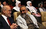 Mohammad Reza Naqdi, à droite, lors d'une conférence à Téhéran en juillet 2012, à côté de l'ancien Premier ministre irakien   Ibrahim al-Jaafari. (Crédit : Wikipedia/sayyed shahab-o-din vajedi/CC BY)
