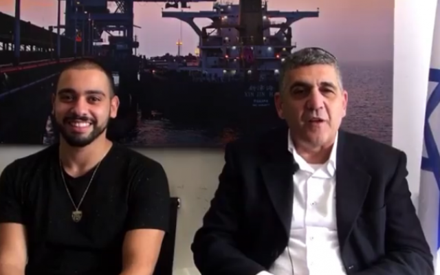 Elor Azaria (à gauche) et le député du Likud Yaron Mazuz (Crédit : capturé d'écran Facebook)