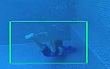 Illustration du fonctionnement du système de détection des noyades Coral Manta dans une piscine. Il a été développé par la startup israélienne Coral Detection Systems (Crédit : capture écran YouTube)