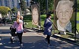 Illustration : l'installation "Lest We Forget" en hommage aux victimes de la Shoah à Boston, avec des photos de survivants prises par Luigi Toscano, le 16 octobre 2018. (Crédit : Matt Lebovic/The Times of Israel)
