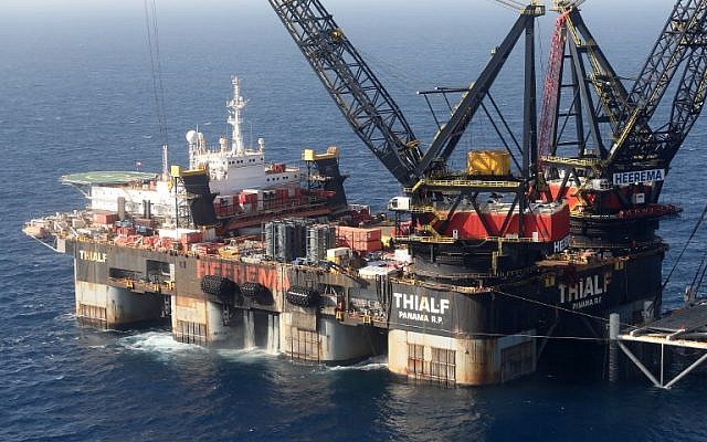 Photo prise le 31 janvier 2019 montrant la nouvelle plateforme installée sur celle du Leviathan, en Méditérannée, au large de Haïfa. (Crédit : Marc Israel Sellem/Pool/AFP)