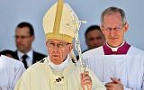 Le pape Francois dirige une messe face à 170 000 catholiques, au stade d'Abu Dhabi, le 5 février 2019. (Crédit : Vincenzo PINTO / AFP)