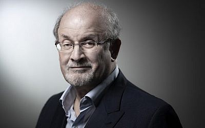 Le romancier et essayiste américain
Salman Rushdie, à Paris en 2018. (Crédit : JOEL SAGET / AFP)