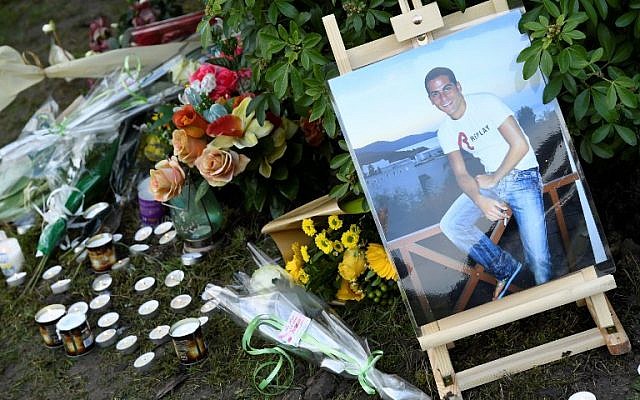 Hommage à Ilan Halimi, à Sainte-Genevieve-des-Bois, le 13 février 2019. (Crédit : Bertrand GUAY / AFP)