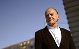 L'acteur suisse Bruno Ganz pose durant la 58ème édition du festival international du film de San Sebastian,  au pays Basque, en 2010 (Crédit : Rafa RIVAS / AFP)