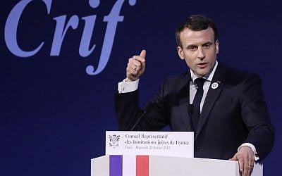 Le président français Emmanuel Macron s'exprime lors du 34e dîner annuel du Conseil représentatif des institutions juives de France (CRIF), le 20 février 2019 au Carrousel du Louvre à Paris. (Ludovic Marin/Pool/AFP)