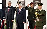 Le président de l'Autorité palestinienne  Mahmoud Abbas et le président autrichien  Alexander Van der Bellen au siège de la présidence de l'AP à Ramallah, le 5 février 2019 (Crédit :  Wafa)