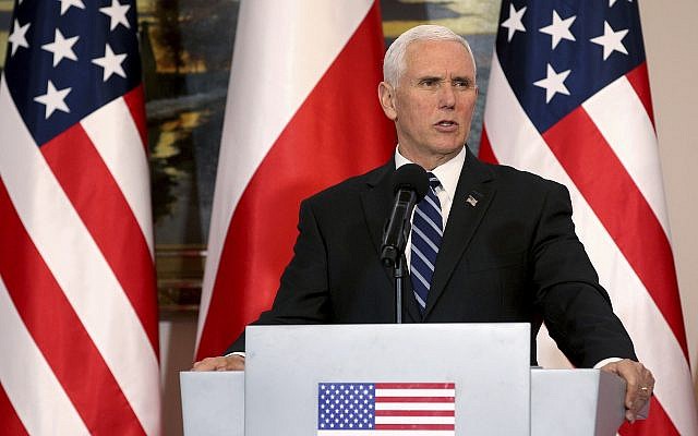 Le vice-président américain Mike Pence s'exprime lors d'une déclaration conjointe dans le cadre d'une réunion avec le président polonais Andrzej Duda au palais du Belvédère à Varsovie, Pologne, le 13 février 2019. (AP Photo/Michael Sohn) Le vice-président américain Mike Pence s'exprime lors d'une déclaration conjointe dans le cadre d'une réunion avec le président polonais Andrzej Duda au palais du Belvédère à Varsovie, Pologne, le 13 février 2019. (AP Photo/Michael Sohn)