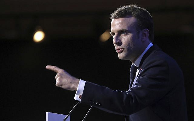 Le président français Emmanuel Macron prononce un discours lors du 34e dîner annuel du groupe CRIF, Conseil représentatif des institutions juives de France, à Paris, le mercredi 20 février 2019. (Crédit : Ludovic Marin, Pool Photo via AP) Le président français Emmanuel Macron prononce un discours lors du 34e dîner annuel du groupe CRIF, Conseil représentatif des institutions juives de France, à Paris, le mercredi 20 février 2019. (Crédit : Ludovic Marin, Pool Photo via AP)