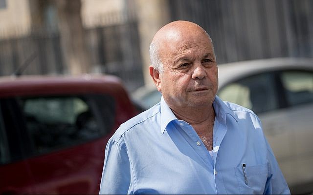 Ezra Saidoff, ancien directeur adjoint du Cabinet du Premier ministre, arrive au tribunal de première instance de Jérusalem le 7 octobre 2018. (Yonatan Sindel/Flash90) Ezra Saidoff, ancien directeur adjoint du Cabinet du Premier ministre, arrive au tribunal de première instance de Jérusalem le 7 octobre 2018. (Yonatan Sindel/Flash90)