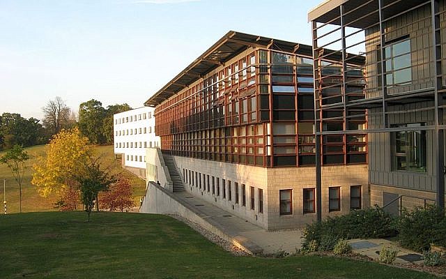Un bâtiment de l'université d'Essex (Crédit :  Wikimedia Commons, Rwendland)