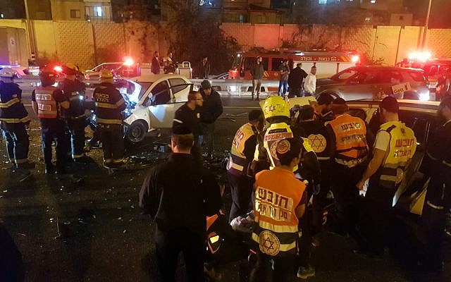 Un accident de la route mortel sur l'autoroute 4, le 21 février 2019. (Crédit : Issachar Weiss/MDA) Un accident de la route mortel sur l'autoroute 4, le 21 février 2019. (Crédit : Issachar Weiss/MDA)
