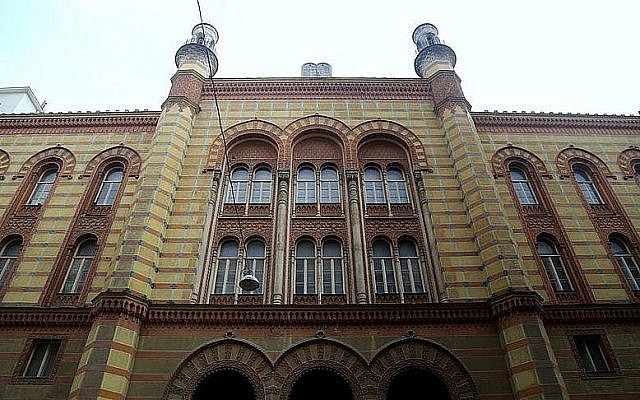 La synagogue de la rue Rumbach (Crédit : CC BY-SA Thaler Tamas/Wikimedia Commons)