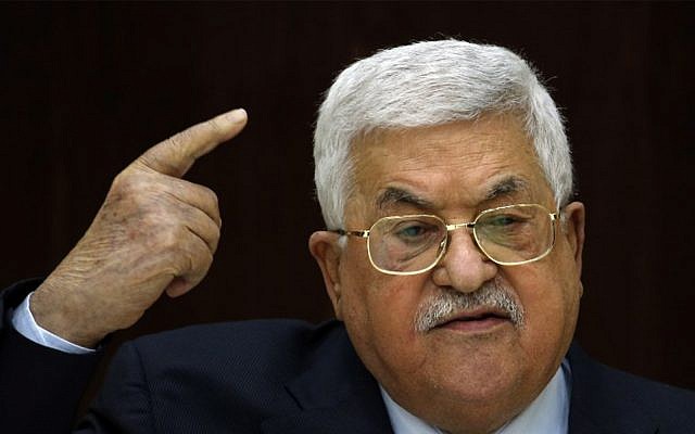 Le président de l'Autorité palestinienne Mahmoud Abbas durant une rencontre avec les leaders palestiniens à la Muqata, le siège de l'Autorité palestinienne à Ramallah, en Cisjordanie, le 20 février 2019 (Crédit : ABBAS MOMANI/AFP) Le président de l'Autorité palestinienne Mahmoud Abbas durant une rencontre avec les leaders palestiniens à la Muqata, le siège de l'Autorité palestinienne à Ramallah, en Cisjordanie, le 20 février 2019 (Crédit : ABBAS MOMANI/AFP)