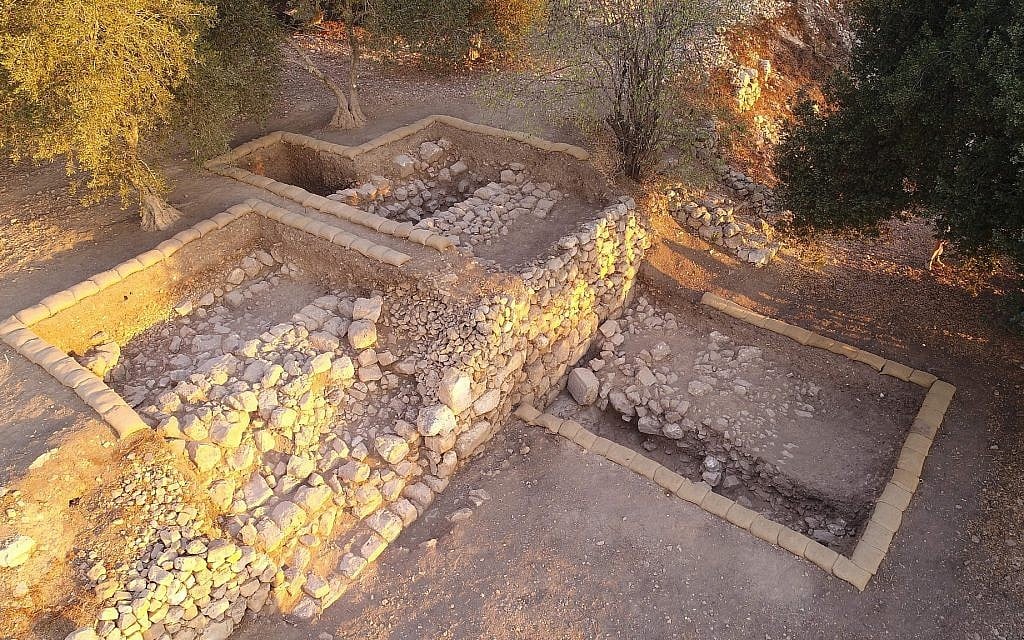 Vue aérienne de la Zone C, une grande terrasse sur la pente est, à la fin de la saison 2017, orientée au nord. (Fouiles de la famille Shmunis à Kiriath-Jearim)
