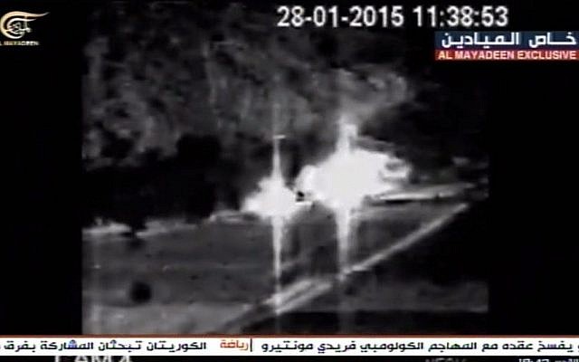 La vidéo diffusée par le média al-Mayadeen, lié au Hezbollah, le 15 février 2019. On y voit deux véhicules israéliens en feu après avoir été frappés par des missiles anti-tanks tirés par le groupe terroriste le 28 janvier 2015. (Capture d'écran: Facebook)