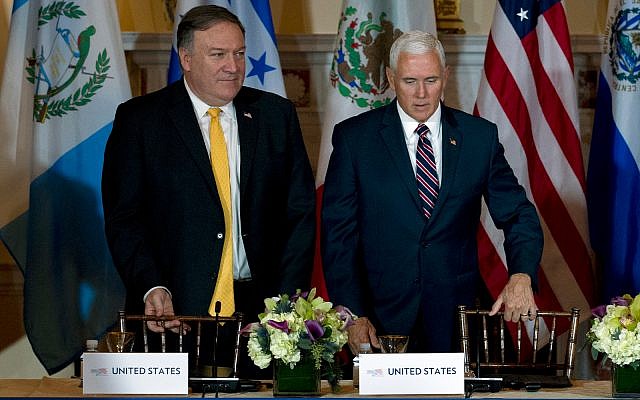 Le vice-président américain Mike Pence et le secrétaire d'Etat Mike Pompeo à Washington, le 11 octobre 2018. (Crédit : AP Photo/Jose Luis Magana) Le vice-président américain Mike Pence et le secrétaire d'Etat Mike Pompeo à Washington, le 11 octobre 2018. (Crédit : AP Photo/Jose Luis Magana)