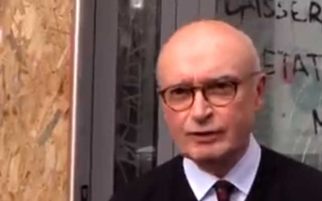 Le radiologue de Toulouse explique comment il a reçu des projectiles et s'est fait insulter de "bourgeois" et de "sale juif" (Crédit: capture d'écran: J-Philippe Hidalgo/Twitter) Le radiologue de Toulouse explique comment il a reçu des projectiles et s'est fait insulter de "bourgeois" et de "sale juif" (Crédit: capture d'écran: J-Philippe Hidalgo/Twitter)