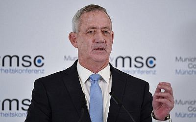 Le chef de Kakhol lavan Benny Gantz , alors président du mouvement Hossen LeYisrael, à la 55ème conférence sécuritaire de Munich, en Allemagne, le 17 février 2019 (Crédit : Thomas Kienzle/AFP)